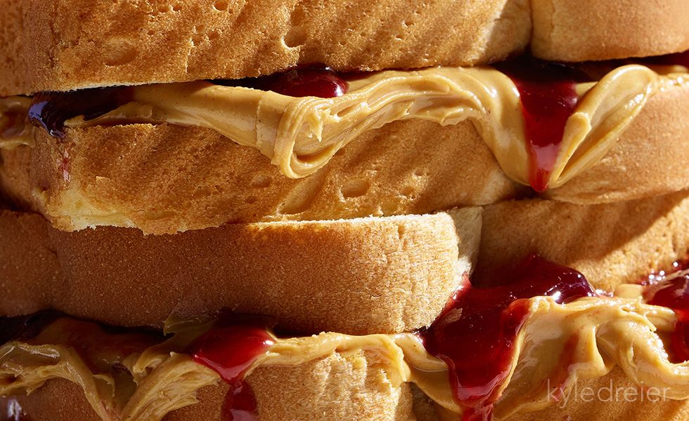 closeup photo of peanut butter and jelly sandwich
